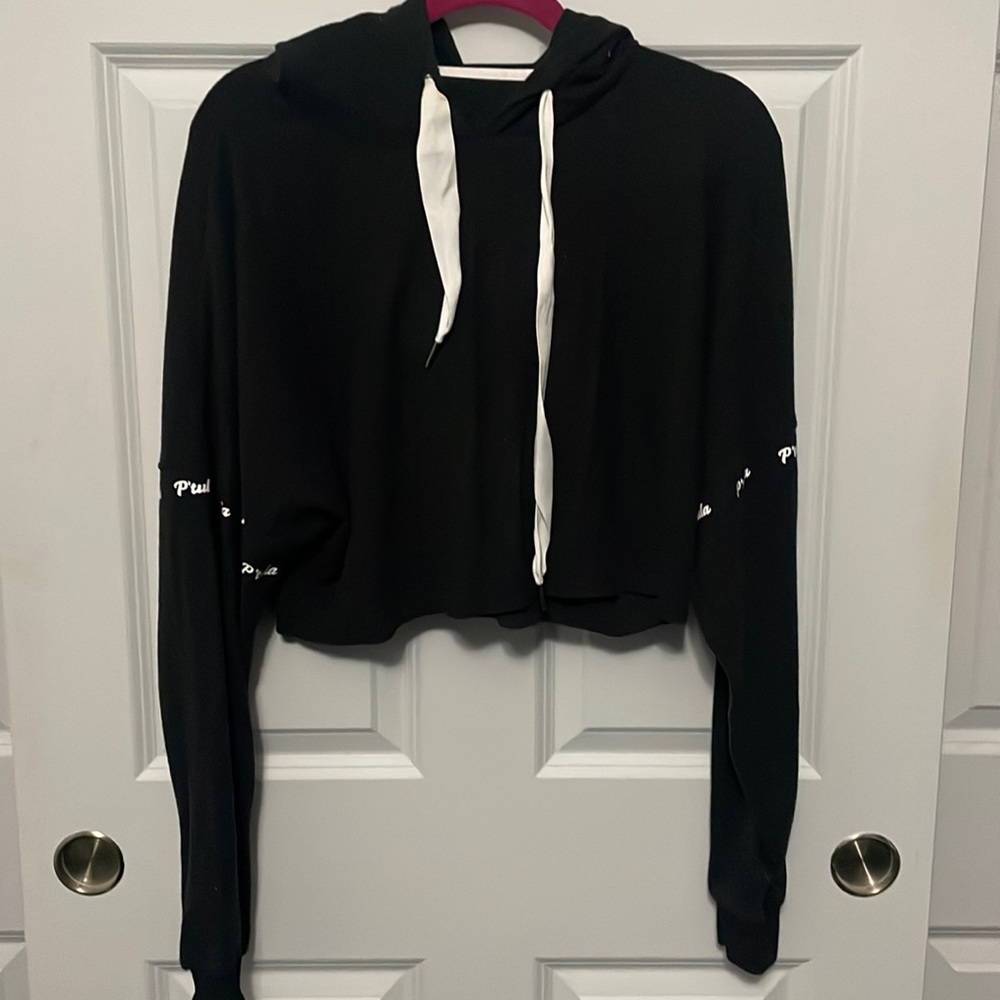 P’tula Mandi Cropped Hoodie in Black Size Medium